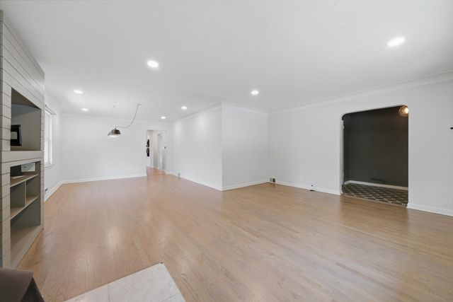 940 N Oak Park Avenue, Oak Park, IL 60302