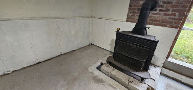 82 Holden St, Worcester, MA 01605