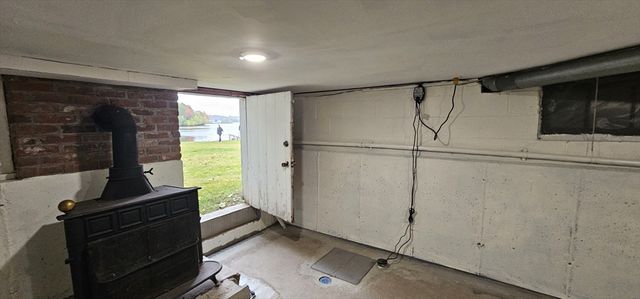 82 Holden St, Worcester, MA 01605