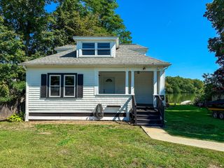 82 Holden St, Worcester, MA 01605