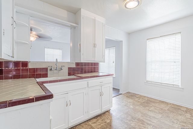 406 Bradford Ave, San Antonio, TX 78228