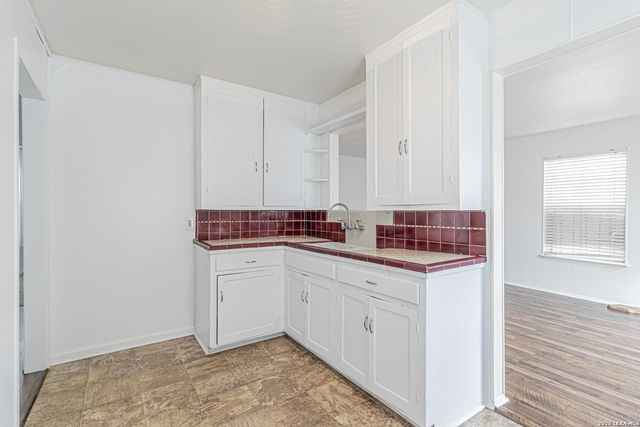 406 Bradford Ave, San Antonio, TX 78228