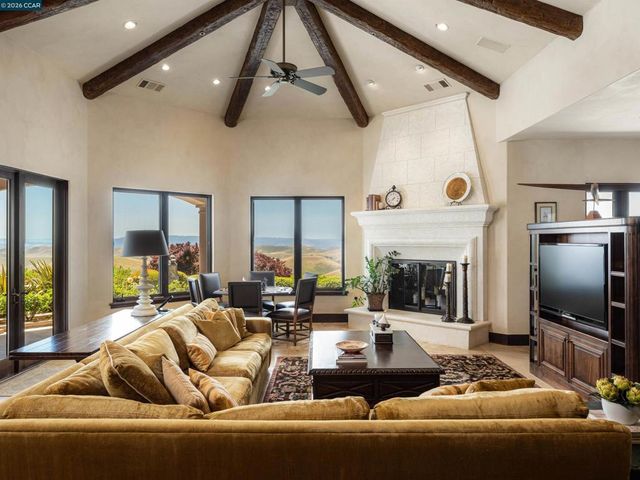 2020 Victorine Rd, Livermore, CA 94551