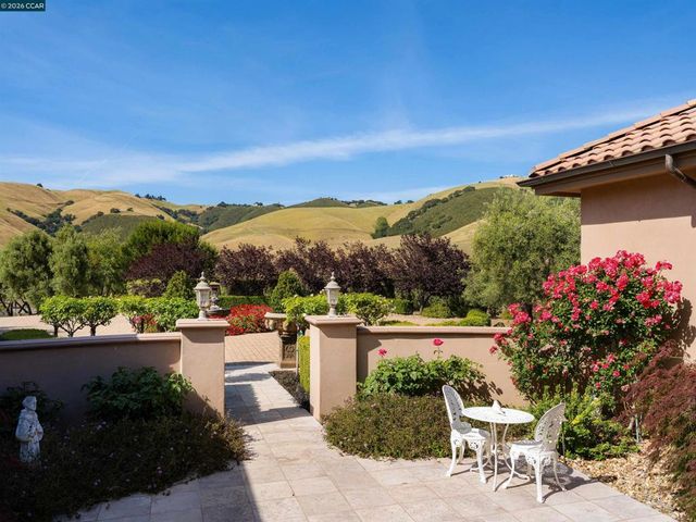 2020 Victorine Rd, Livermore, CA 94551