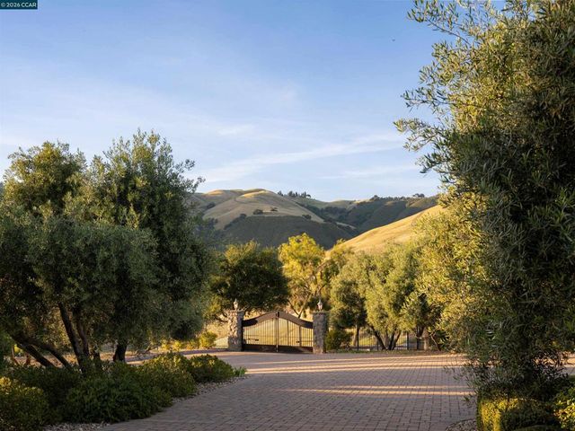 2020 Victorine Rd, Livermore, CA 94551