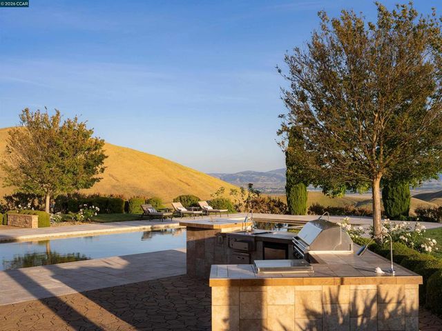 2020 Victorine Rd, Livermore, CA 94551