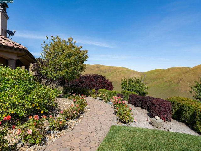 2020 Victorine Rd, Livermore, CA 94551