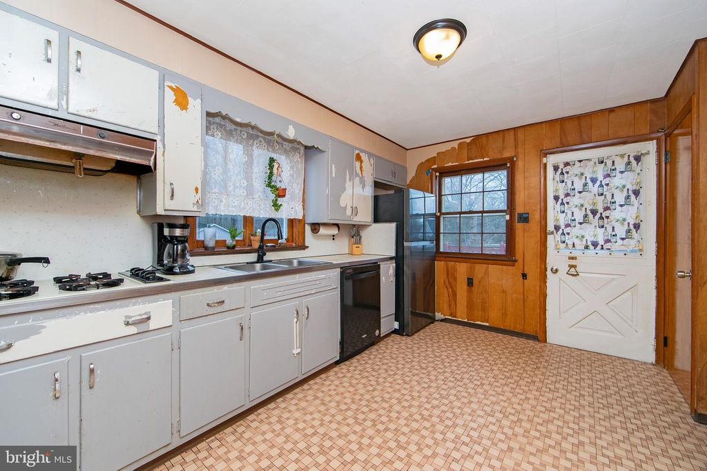 Image 8 of property listing at 15 SPRING ST, Pine Hill, NJ 08021