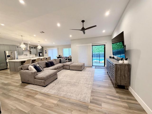 1341 NW WHITE STONE Way, Davie, FL 33325