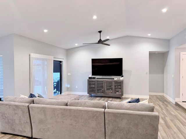 1341 NW WHITE STONE Way, Davie, FL 33325
