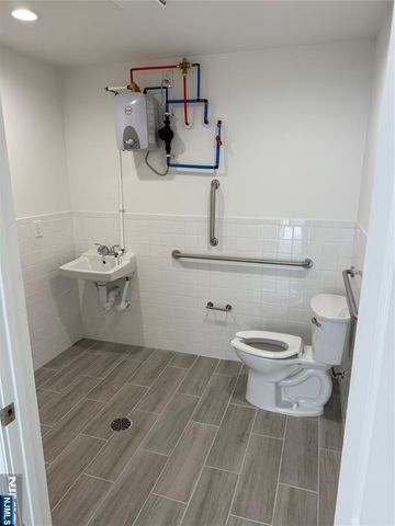 225-233 Central Avenue Store 3, East Orange, NJ 07018