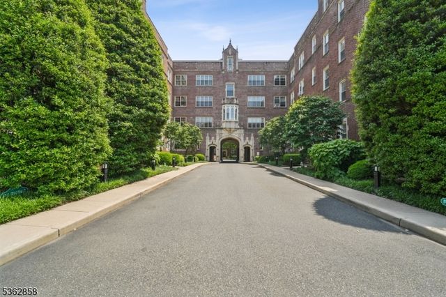 133 Summit Ave-UNIT 24 24, Summit City, NJ 07901