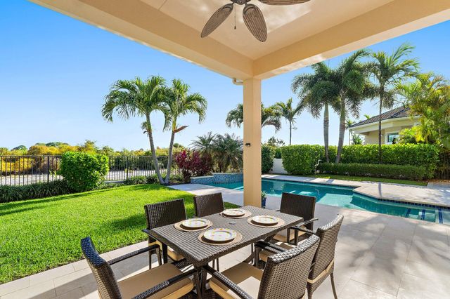 1715 W Hemingway Drive, Juno Beach, FL 33408