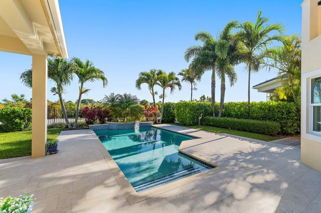 1715 W Hemingway Drive, Juno Beach, FL 33408
