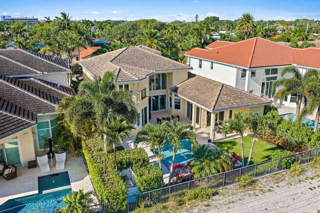 1715 W Hemingway Drive, Juno Beach, FL 33408