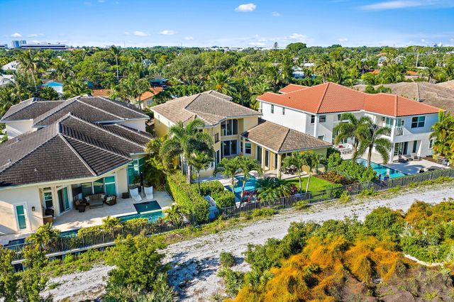1715 W Hemingway Drive, Juno Beach, FL 33408