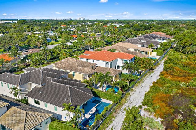 1715 W Hemingway Drive, Juno Beach, FL 33408