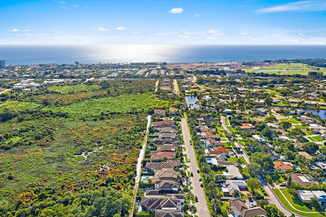 1715 W Hemingway Drive, Juno Beach, FL 33408