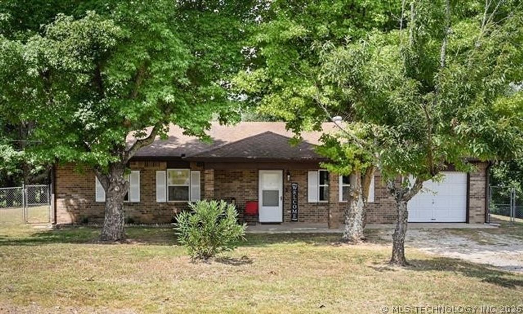 1146 N 4270 Road, Hugo, OK 74743