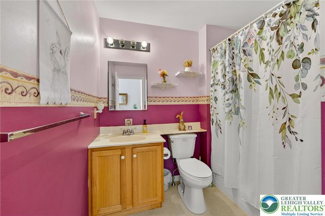 1330 Briarwood Lane, Forks Twp, PA 18040