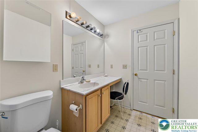 1330 Briarwood Lane, Forks Twp, PA 18040