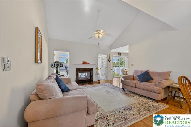 1330 Briarwood Lane, Forks Twp, PA 18040