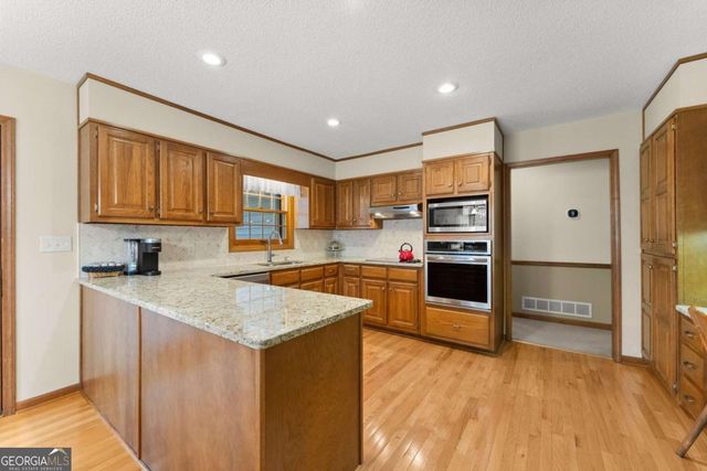 3585 Ridgewood Point, Gainesville, GA 30504