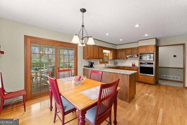 3585 Ridgewood Point, Gainesville, GA 30504