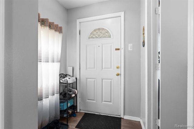 1325 E Lake Drive, Novi, MI 48377