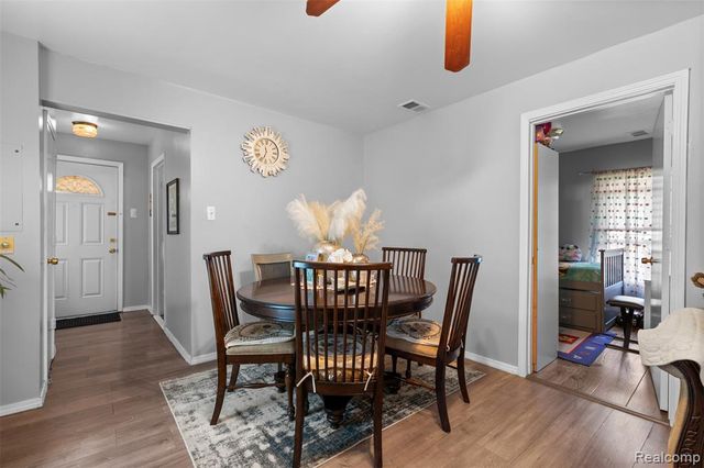 1325 E Lake Drive, Novi, MI 48377