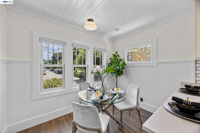 2521 Pleasant St, Oakland, CA 94602