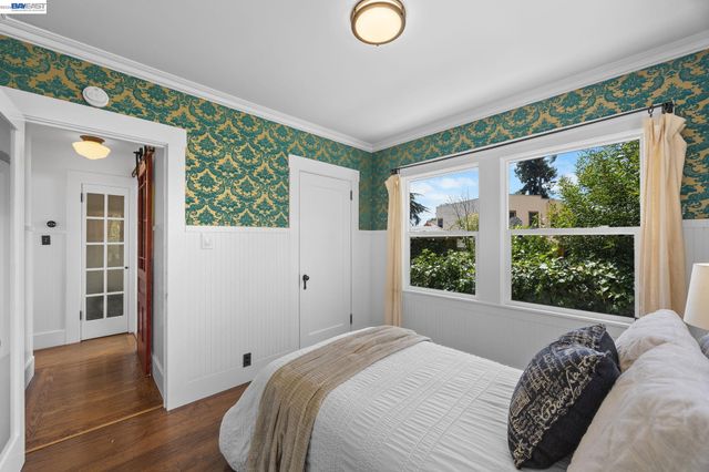 2521 Pleasant St, Oakland, CA 94602