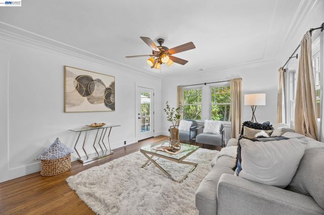 2521 Pleasant St, Oakland, CA 94602