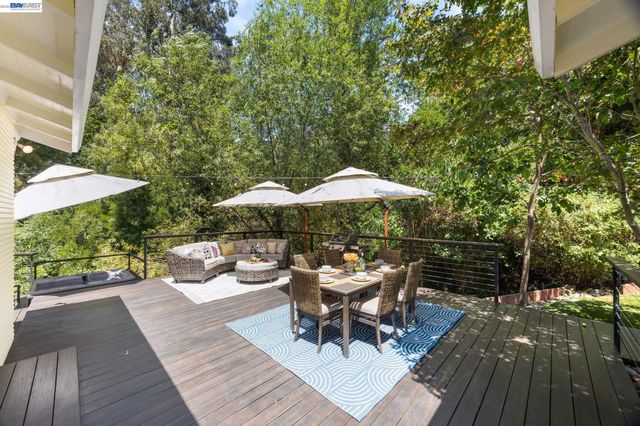 2521 Pleasant St, Oakland, CA 94602