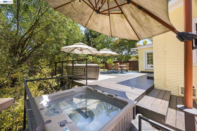 2521 Pleasant St, Oakland, CA 94602