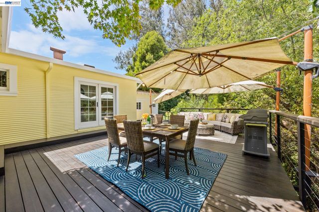 2521 Pleasant St, Oakland, CA 94602