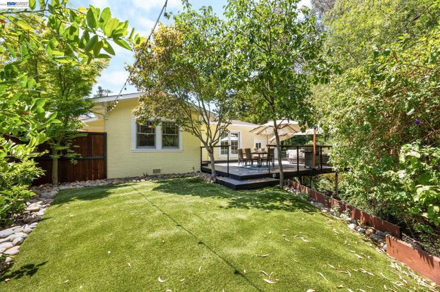 2521 Pleasant St, Oakland, CA 94602
