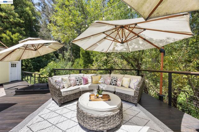 2521 Pleasant St, Oakland, CA 94602
