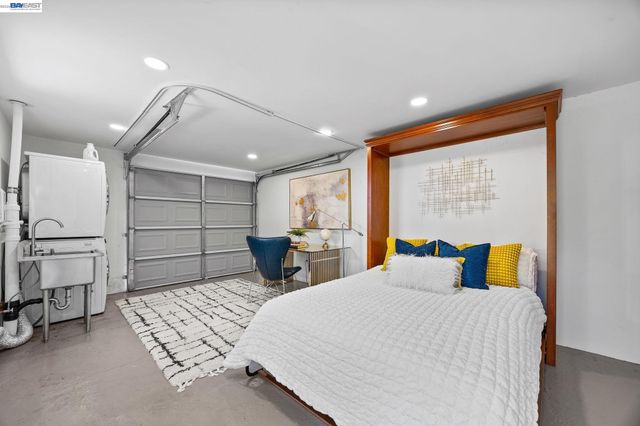 2521 Pleasant St, Oakland, CA 94602
