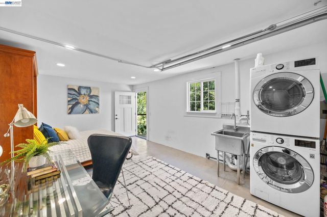 2521 Pleasant St, Oakland, CA 94602