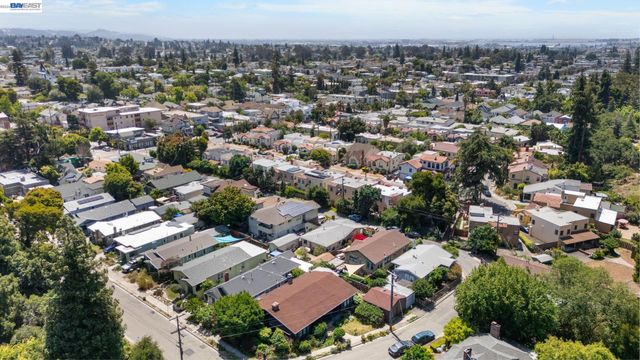 2521 Pleasant St, Oakland, CA 94602