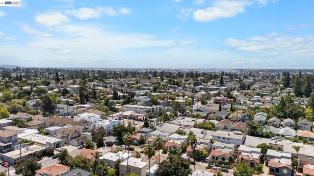 2521 Pleasant St, Oakland, CA 94602