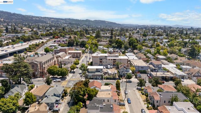 2521 Pleasant St, Oakland, CA 94602