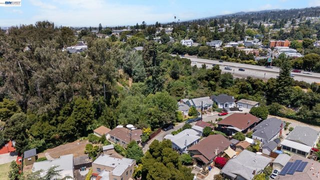 2521 Pleasant St, Oakland, CA 94602