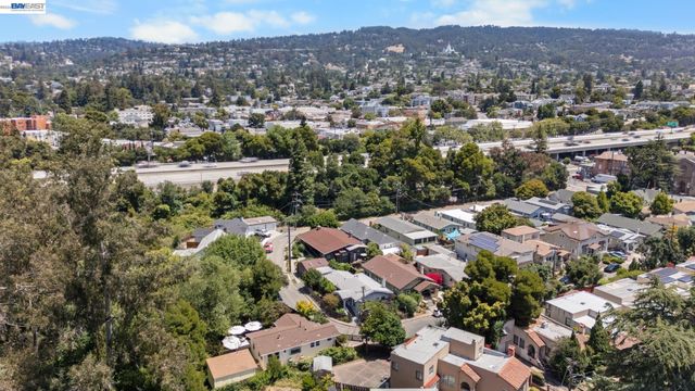 2521 Pleasant St, Oakland, CA 94602