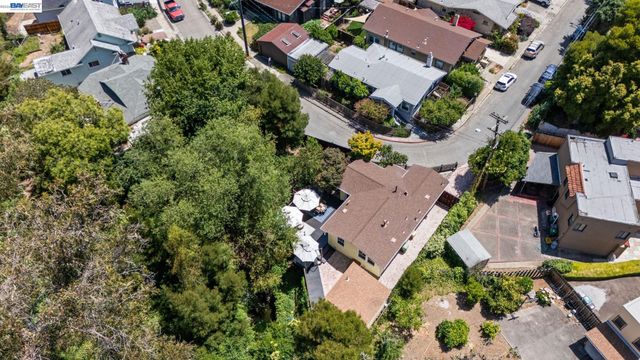 2521 Pleasant St, Oakland, CA 94602