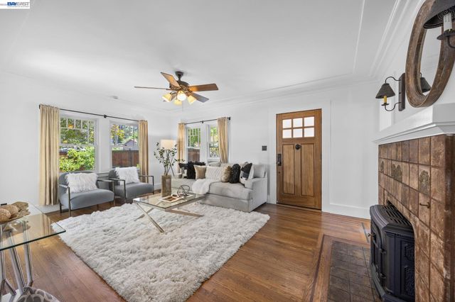2521 Pleasant St, Oakland, CA 94602