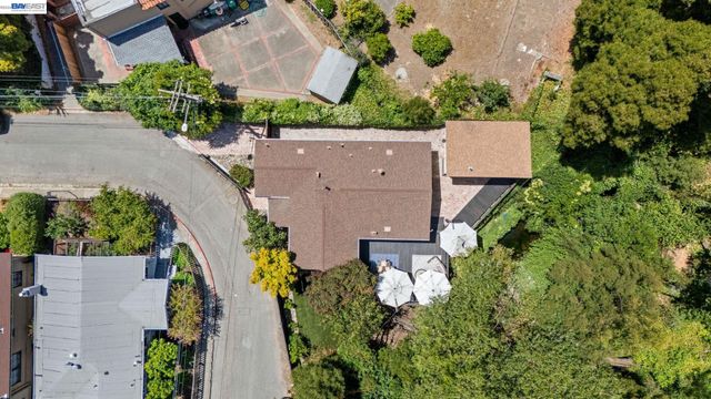 2521 Pleasant St, Oakland, CA 94602