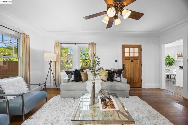 2521 Pleasant St, Oakland, CA 94602