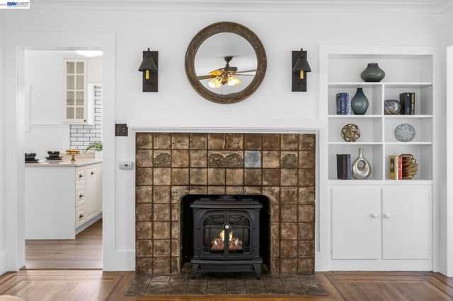 2521 Pleasant St, Oakland, CA 94602